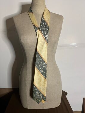 Acetate 60’s geometric tie textures colouring office work ready statement